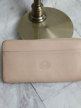 Roots Pale Blush Peach Leather Zip Wallet